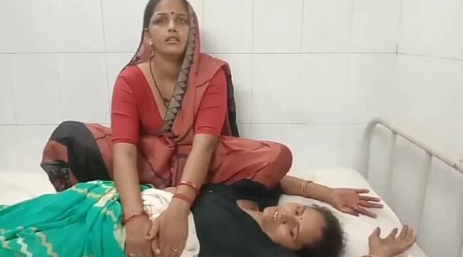 UP: बच्चों के विवाद में दो पक्ष आमने-सामने, पहले बरसे लाठी-डंडे