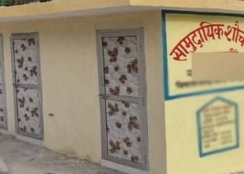 UP: प्रधान का गजब कारनामा, घर के अंदर बना लिया सार्वजनिक शौचालय
