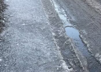 UP: ऐसी गर्मी… इंसान क्या सड़क भी ‘झुलस’ गई, हाईवे पर पिघला डामर