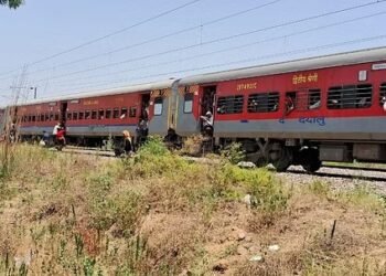 टला हादसा: लखनऊ-चंडीगढ़ एक्सप्रेस के पहिये में चिंगारी से उठा धुआं, कई यात्री चलती ट्रेन से कूदे