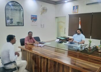 जिलाधिकारी श्री अभिषेक आनंद ने जनसुनवाई के दौरान सुनी जनसमस्याएं, संबंधित अधिकारियों को समयबद्ध व गुणवत्तापूर्ण निस्तारण करने के दिए निर्देश।