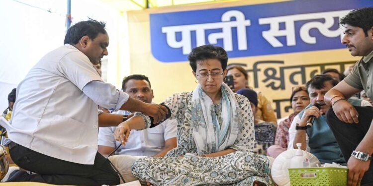 Delhi Water Crisis: भूख हड़ताल पर अडिग आतिशी, बोलीं- स्वास्थ्य कितना भी बिगड़ जाए पर अनशन का संकल्प दृढ़