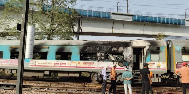 Taj Express: यात्रियों ने बताई हादसे की विभीषिका, बोगी में लपटों से घिर गए…लगा कि अब नहीं बचेगी जान