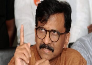 सीएम योगी पर दबाव बनाने के लिए फडणवीस बने ‘मोहरा’, संजय राउत ने किया बड़ा दावा