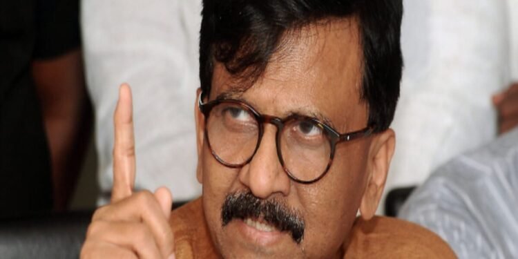 सीएम योगी पर दबाव बनाने के लिए फडणवीस बने ‘मोहरा’, संजय राउत ने किया बड़ा दावा