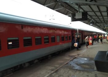 यात्रा के दौरान महिला का कीमती सामान हुआ चोरी, अब रेलवे को करना होगा एक लाख रुपये का भुगतान