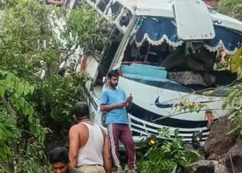 आतंकी फौजी वर्दी पहनकर कर रहे थे फायरिंग