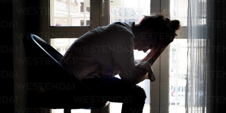 हसीना का हसीन जाल: युवती ने बातचीत कर युवक को मिलने बुलाया…जान बचाकर भागा लड़का