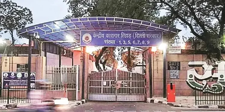 तिहाड़ जेल में गैंगवार, ट‍िल्‍लू गैंग और गोगी ग‍िरोह के बीच जमकर चाकूबाजी