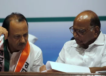 महाराष्ट्र में स‍ियासी भूचाल के संकेत! 18-19 MLA बदल सकते हैं पार्टी, क्‍या ग‍िरेगी NDA की सरकार?