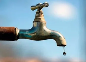 UP: इस जिले में तपती दुपहरिया में पानी के लिए संघर्ष, कोई रास्ता न दिखा तो कर दी सड़क जाम