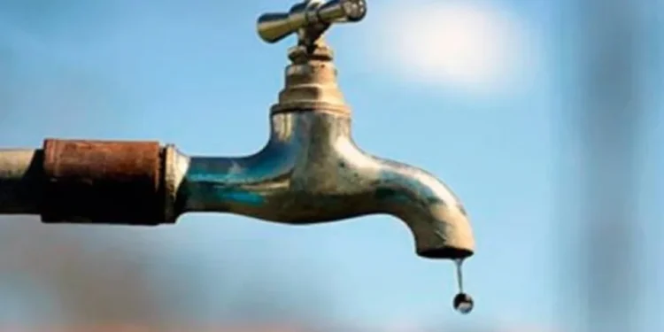 UP: इस जिले में तपती दुपहरिया में पानी के लिए संघर्ष, कोई रास्ता न दिखा तो कर दी सड़क जाम