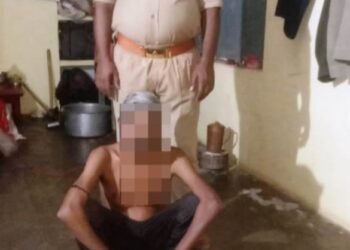 03 अभियुक्तों के कब्जे से 59 क्वार्टर देशी व 20 लीटर कच्ची शराब बरामद की