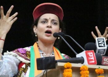  कंगना की ‘इमरजेंसी’ को लेकर हाईकोर्ट की CBFC को फटकार, कहा- सार्वजनिक अव्यवस्था की आशंका से…