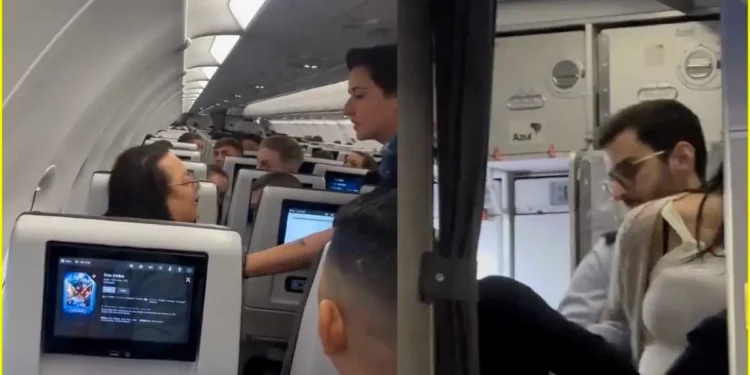 फ्लाइट में आग लग गई… नशे में धुत महिला ने मचाया शोर, पायलट ने की इमरजेंसी लैंडिंग