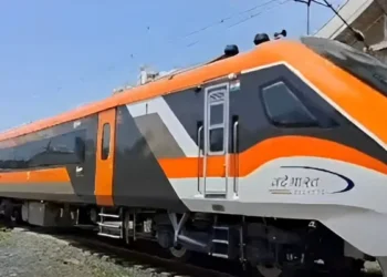 वंदे भारत की रफ्तार: सुपर फास्ट ट्रेनों के मुकाबले 2.15 घंटे कम लेगी समय, इतनी देर में पहुंचे आगरा से बनारस