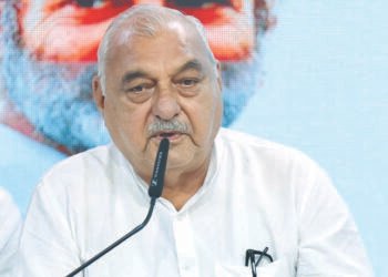 नौकरियों में ठेका सिस्टम बंद किया था, यह सरकार खुद ठेकेदार बन गई