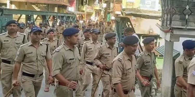 मना करने पर भी नहीं रोका मस्जिद में अवैध निर्माण, भारी विरोध के बीच प्रशासन का बड़ा एक्शनमना करने पर भी नहीं रोका मस्जिद में अवैध निर्माण