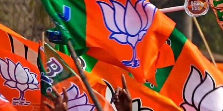 आखिर क्यों मुंबई में अपनी सुरक्षित सीटों पर भी उम्मीदवार नहीं उतार पाई BJP?