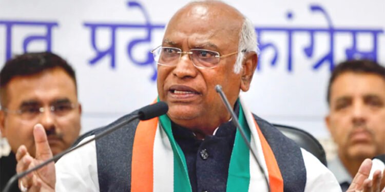 ‘लड़कियों को नेतृत्व के मिले समान अवसर’ अंतरराष्ट्रीय बालिका दिवस पर बोले खड़गे