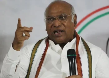 ‘BJP को संविधान से इतनी नफरत क्यों?’ RSS पर बिफरे मल्लिकार्जुन खड़गे, मनुस्मृति पर किया बड़ा दावा