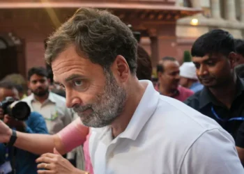 दुष्कर्म पीड़िता के परिवार से मिले कांग्रेस नेता राहुल गांधी, बंद कमरे में चल रही बात