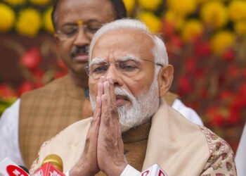 ‘संसद में कांग्रेस का काला इतिहास उजागर, इसलिए नाटकबाजी में जुटे’, अमित शाह को मिला पीएम मोदी का साथ