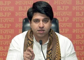 भाजपा का आरोप- देश शोक मना रहा, राहुल गांधी नए साल का जश्न मनाने गए विदेश; कांग्रेस ने किया पलटवार