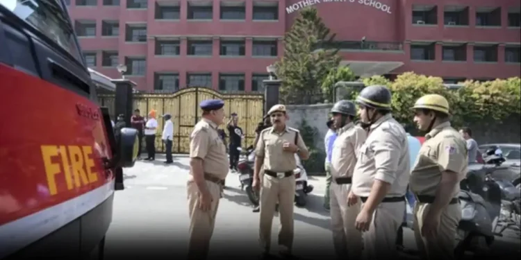 ऐसी-ऐसी जगहों पर बम हैं कि ढूंढ नहीं सकोगे…40 स्कूलों को ईमेल में क्या-क्या धमकी?