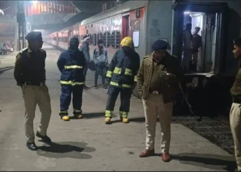 ट्रेन में लगी आग, यात्रियों में मची चीख पुकार; पटना से मुंबई आ रही थी सुपरफास्ट एक्सप्रेस