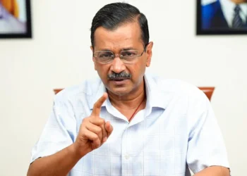अरविंद केजरीवाल की ऑटोवालों को पांच बड़ी गारंटी, बच्चों की कोचिंग का खर्च और मिलेगा इंश्योरेंस