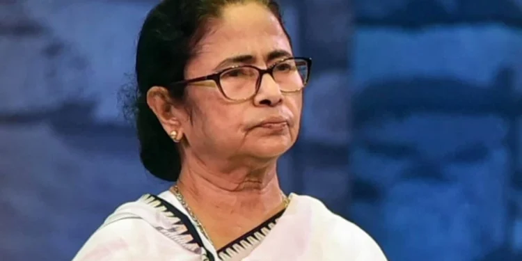 ‘जब आप हमारी जमीन कब्जाने आएंगे, तब हम क्या लॉलीपॉप खाएंगे’, बांग्लादेश पर भड़कीं ममता बनर्जी