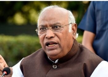 कांग्रेस ने फिर निर्वाचन आयोग पर बोला हमला, कहा- उसकी कार्यशैली संविधान का मजाक उड़ाने वाली