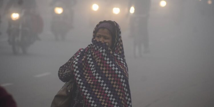 ठंड से कांपी दिल्ली, यूपी-बिहार भी बेहाल; हिमाचल, उत्तराखंड में बर्फबार; जानें अपने शहर का हाल