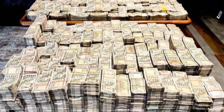 जिला शिक्षा पदाधिकारी के घर नोट गिनने की मशीन पहुंची; चार जिलों में छापा, DEO के पास करोड़ों की संपत्ति