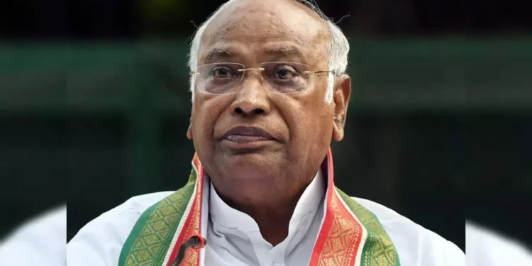 ‘RTI को कमजोर कर रही सरकार…’, डेटा प्रोटेक्शन बिल को लेकर मोदी सरकार पर बरसे मल्लिकार्जुन खड़गे