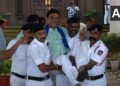 कर्नाटक विधानसभा में मुस्लिमों को 4% आरक्षण देने पर हंगामा, 18 बीजेपी विधायक सस्पेंड, फिर उठाकर सदन से निकाला बाहर