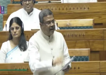 भाषा विवाद पर संसद में बवाल, धर्मेंद्र प्रधान के खिलाफ विशेषाधिकार हनन का नोटिस