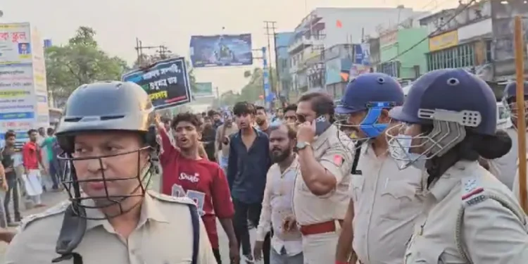 वक्फ बिल के खिलाफ जंगीपुर में हिंसक प्रदर्शन, BJP ने ममता बनर्जी पर लगाए ये आरोप; मांगा इस्तीफा