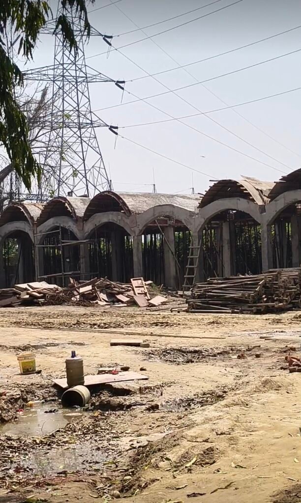 सहरसा के मत्स्यगंधा में ग्लास ब्रिज बनते हुए